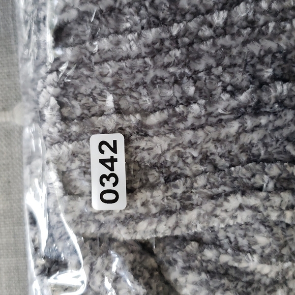 Orvis Chenille V-Neck Sweater, Color Gray Size S - Picture 15 of 15